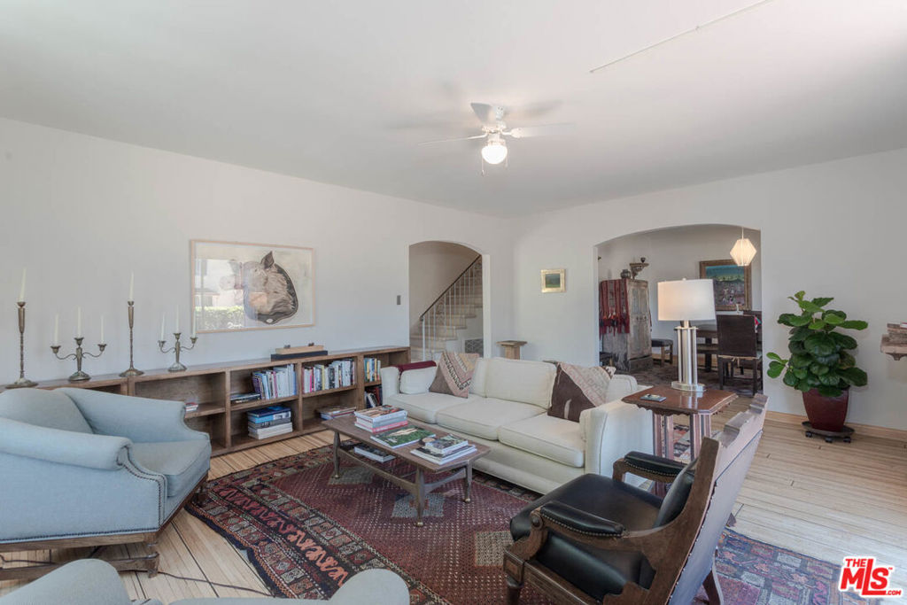 10959 Strathmore Drive Property Photo 4