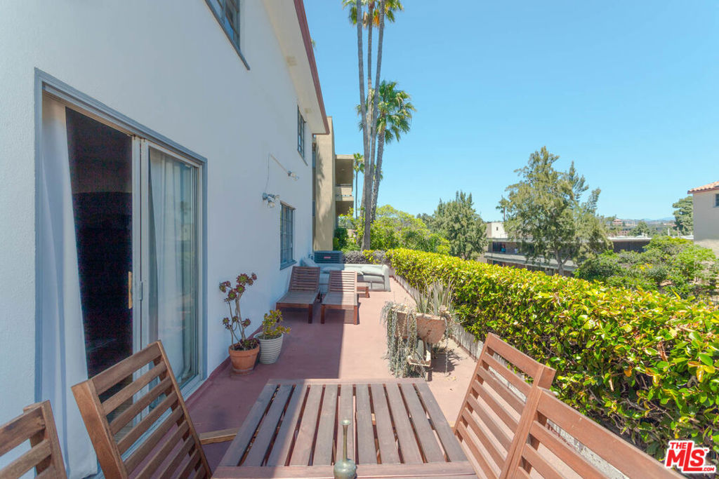 10959 Strathmore Drive Property Photo 8