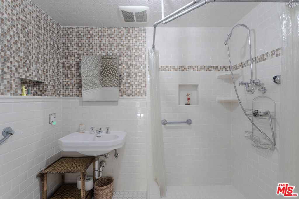 10959 Strathmore Drive Property Photo 19