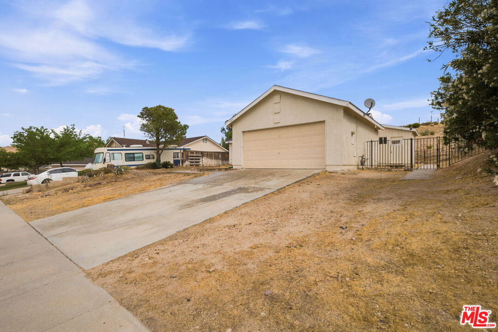 1325 Bradford Avenue Property Photo 3