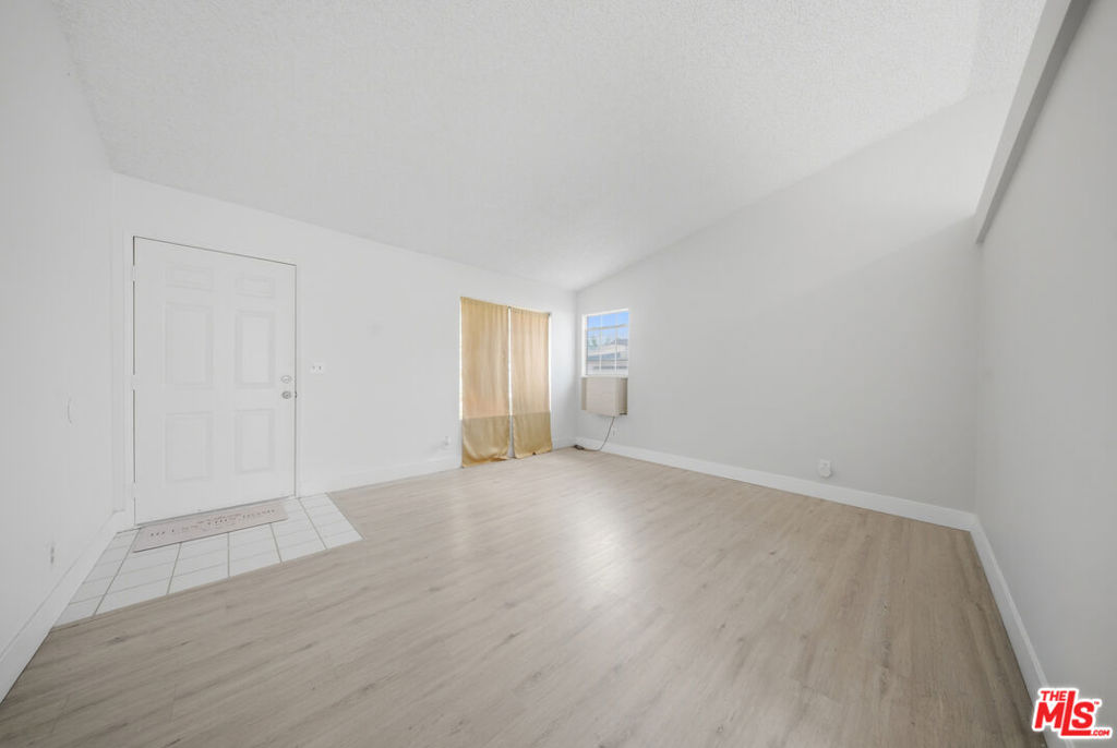 1325 Bradford Avenue Property Photo 4