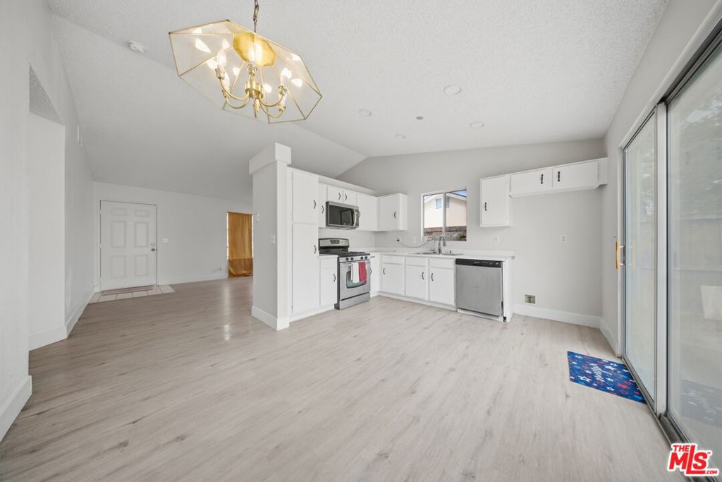 1325 Bradford Avenue Property Photo 6