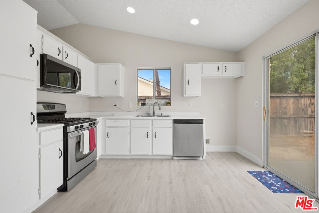 1325 Bradford Avenue Property Photo 15