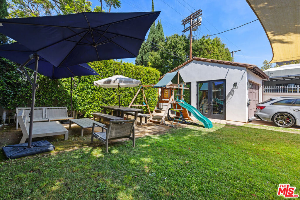 635 Seward Street Property Photo 45