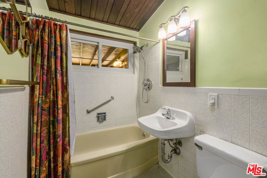 13138 Welby Way Property Photo 17