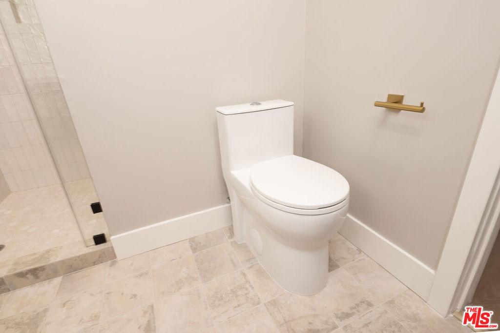 593 E 9th Street B Property Photo 10