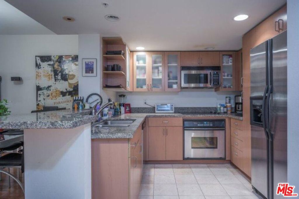 13700 Marina Pointe Drive 1514 Property Photo 7