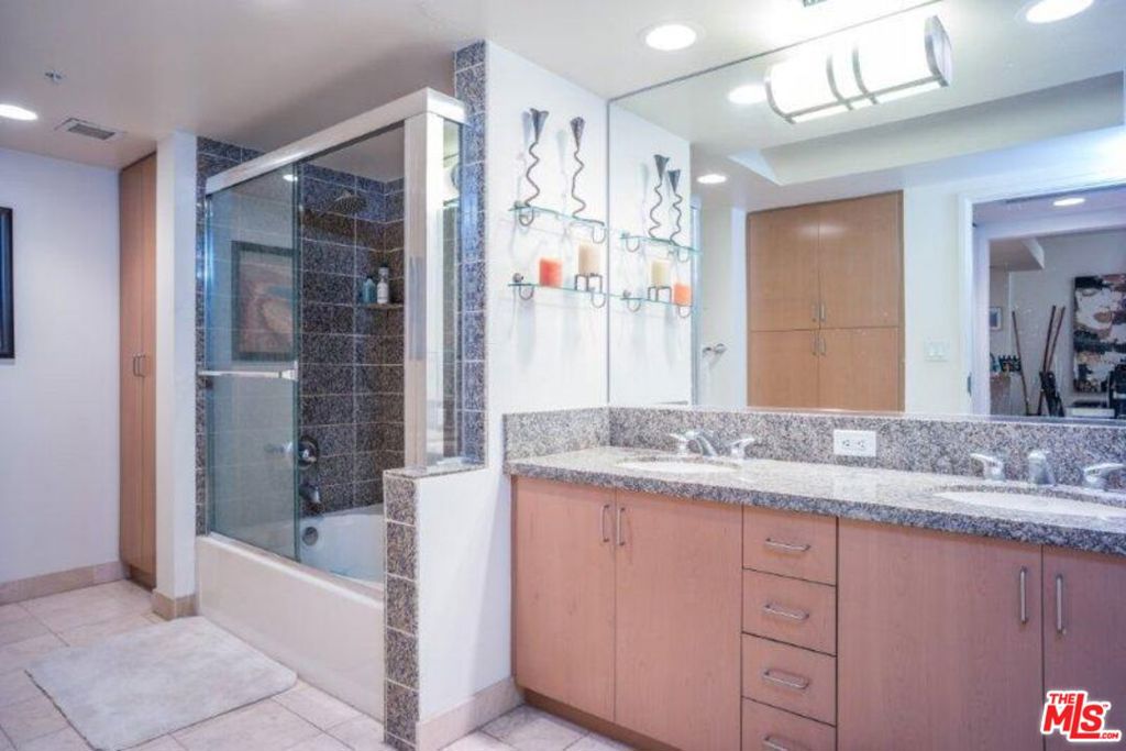 13700 Marina Pointe Drive 1514 Property Photo 8