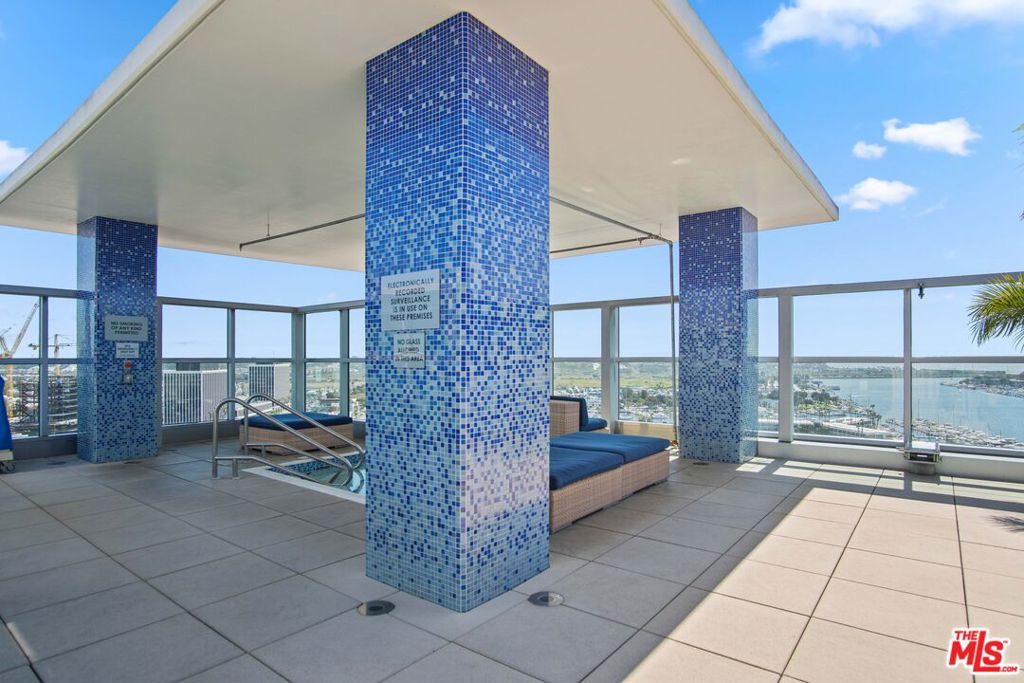 13700 Marina Pointe Drive 1514 Property Photo 32