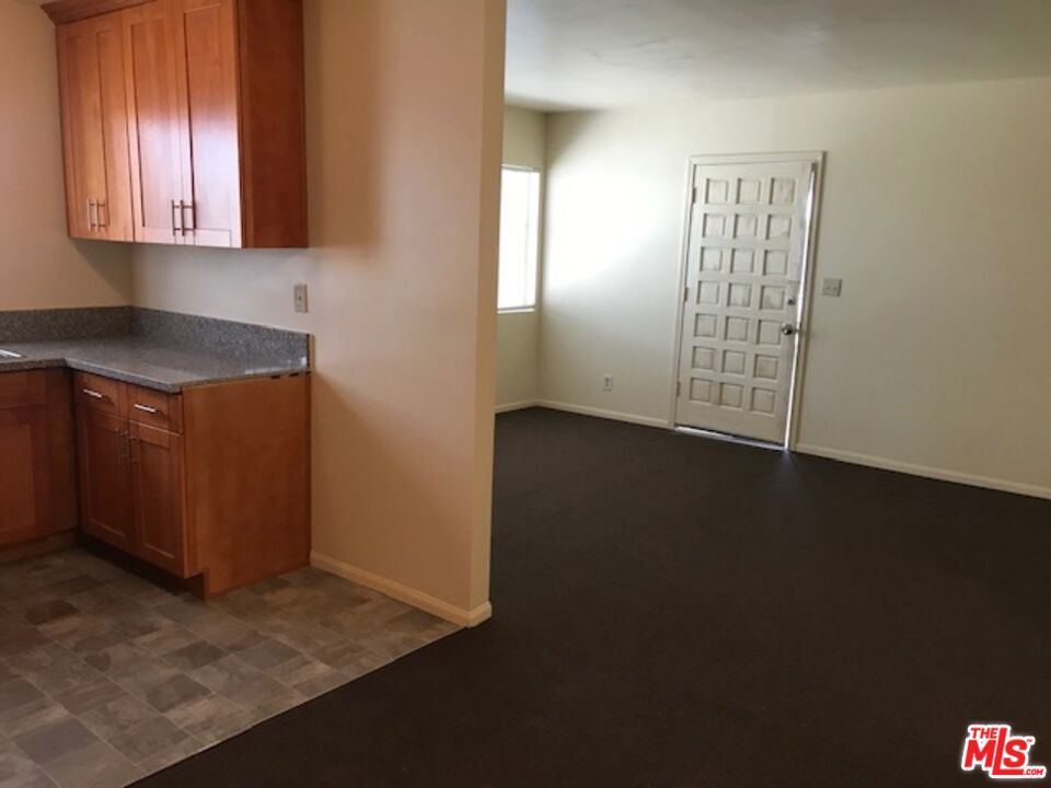 5732 Lexington Avenue Property Photo 8
