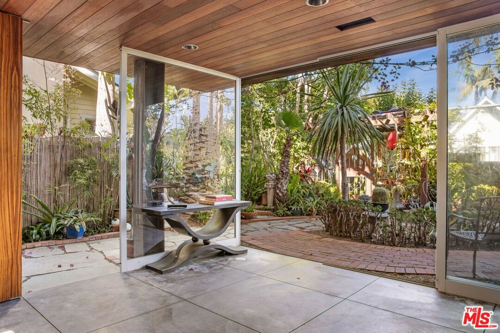 927 Amoroso Property Photo 7