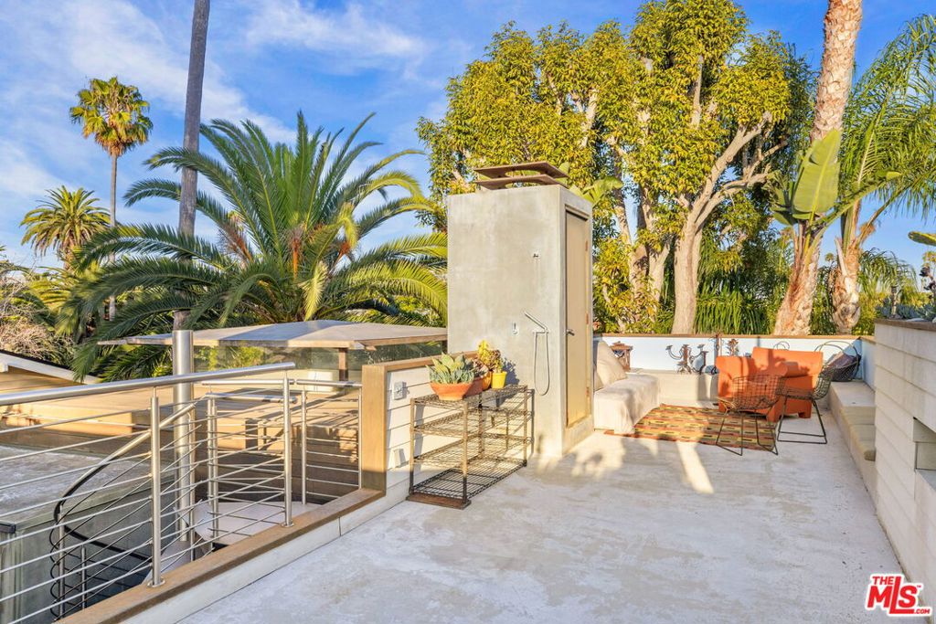 927 Amoroso Property Photo 37