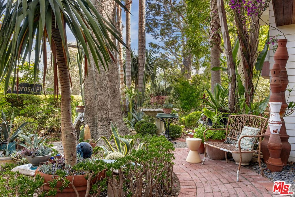 927 Amoroso Property Photo 40