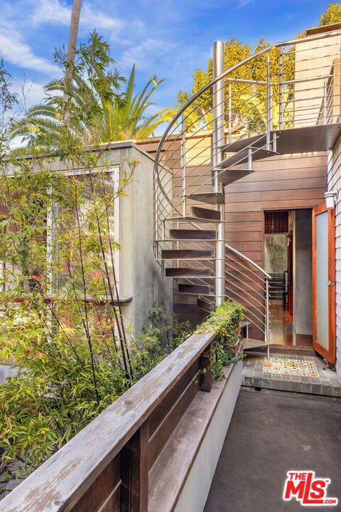 927 Amoroso Property Photo 40