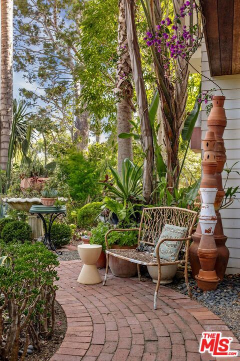 927 Amoroso Property Photo 41