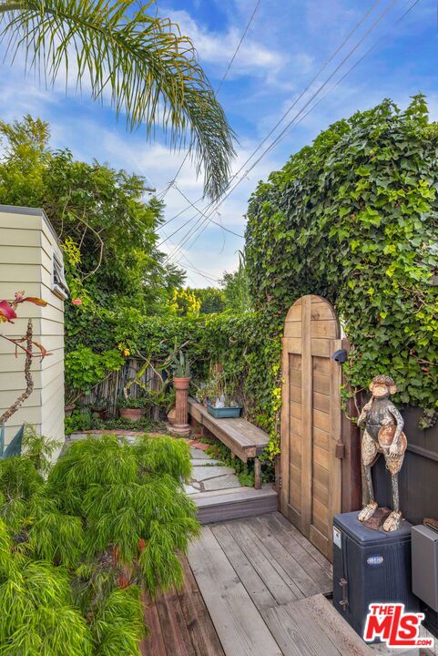 927 Amoroso Property Photo 44