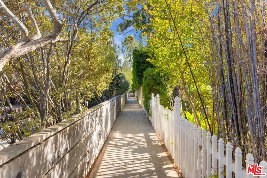 927 Amoroso Property Photo 46