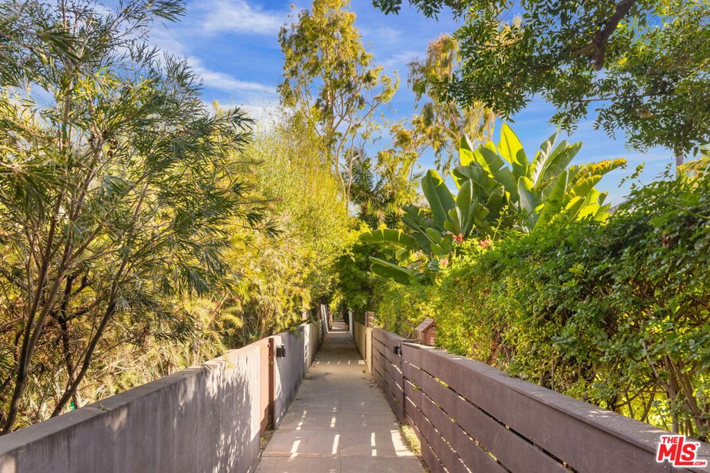 927 Amoroso Property Photo 47