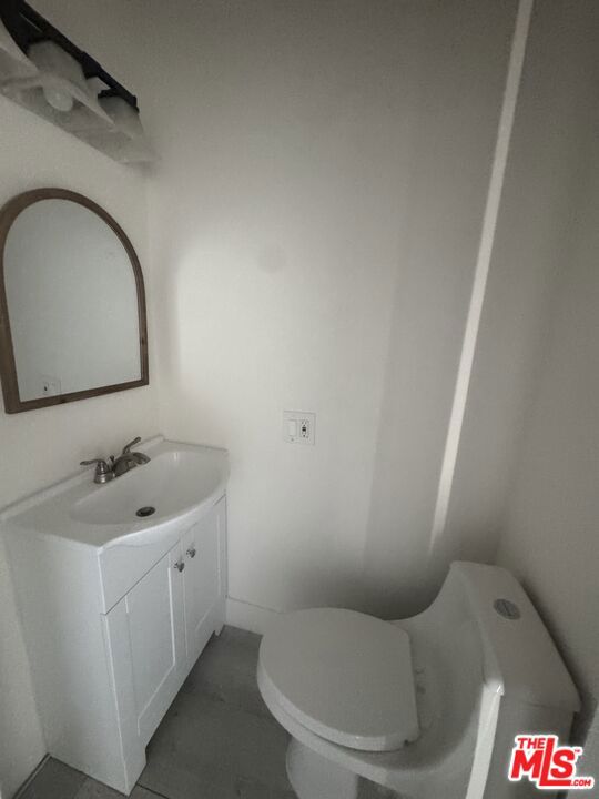 245 N Swall Drive Property Photo 10