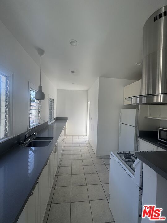 245 N Swall Drive Property Photo 11