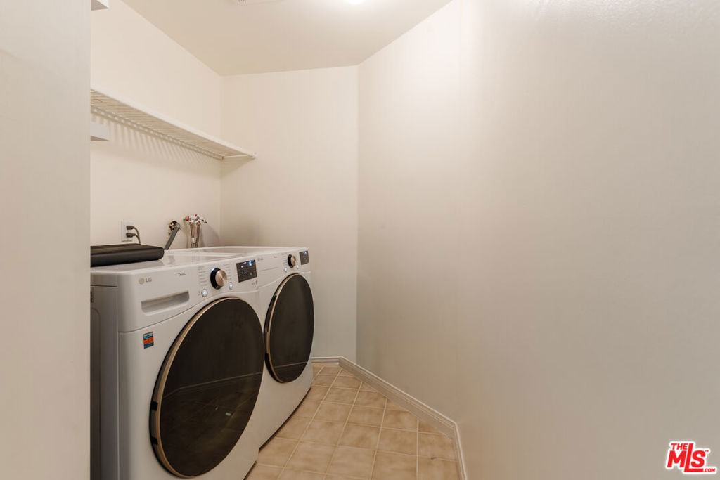 121 N Almont Drive 304 Property Photo 26