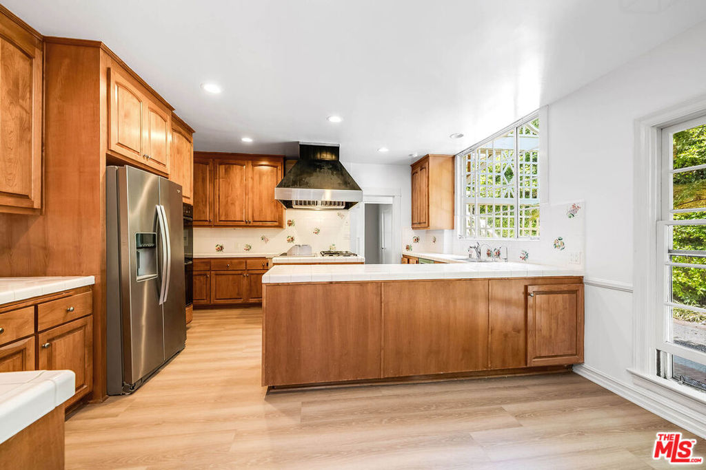 809 N Bedford Drive Property Photo 12