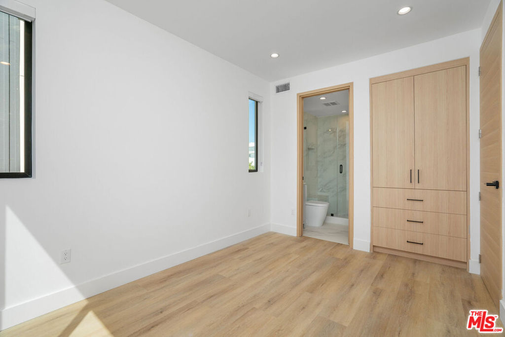 111 N Orlando Avenue Property Photo 12