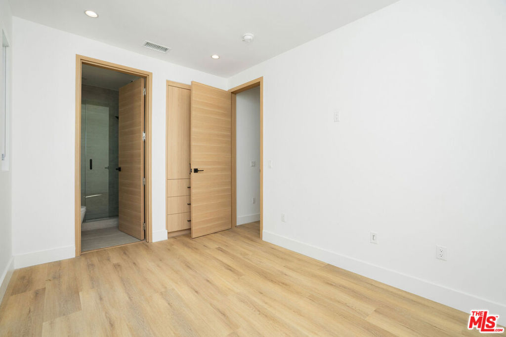 111 N Orlando Avenue Property Photo 18