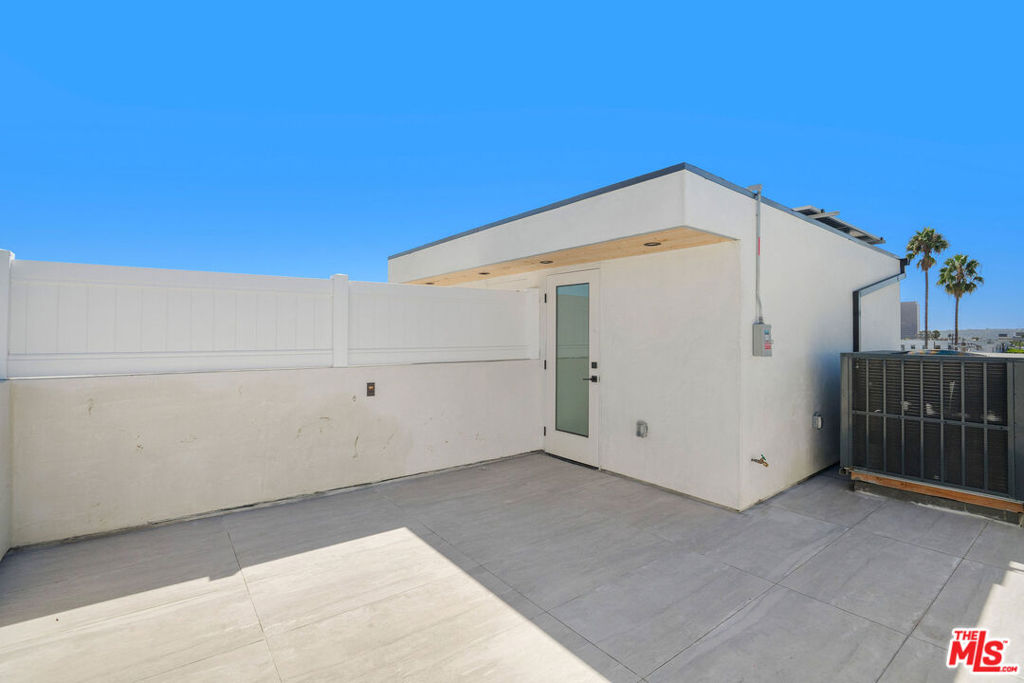 111 N Orlando Avenue Property Photo 27