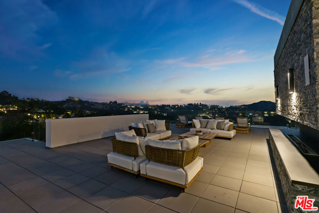3000 Benedict Canyon Drive Property Photo 4