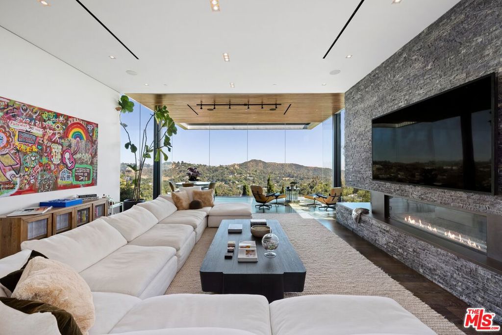 3000 Benedict Canyon Drive Property Photo 8