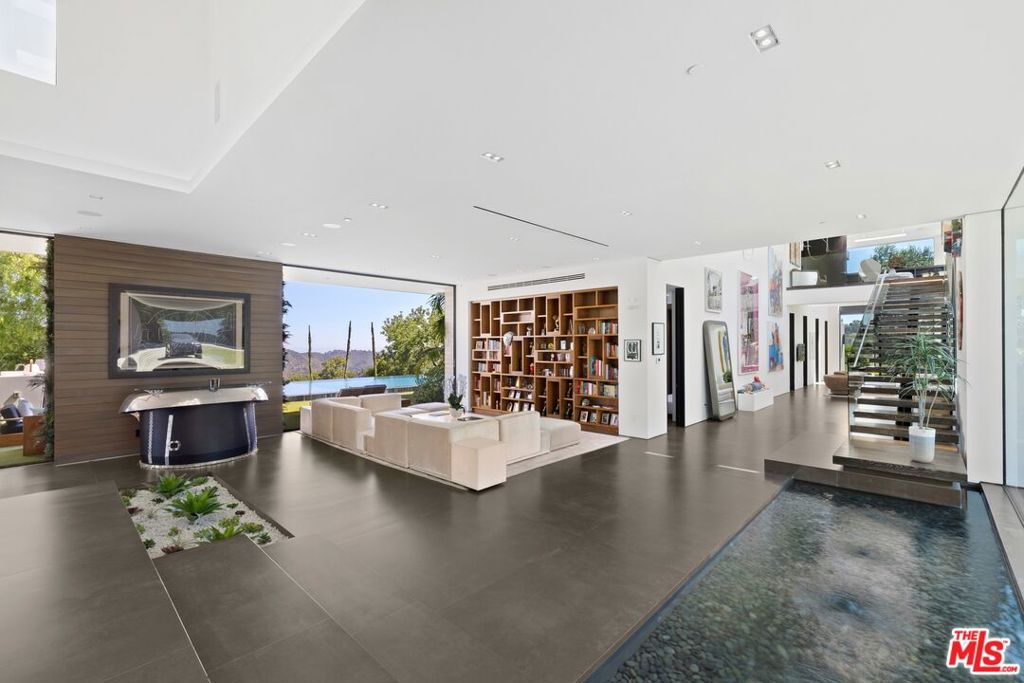 3000 Benedict Canyon Drive Property Photo 8