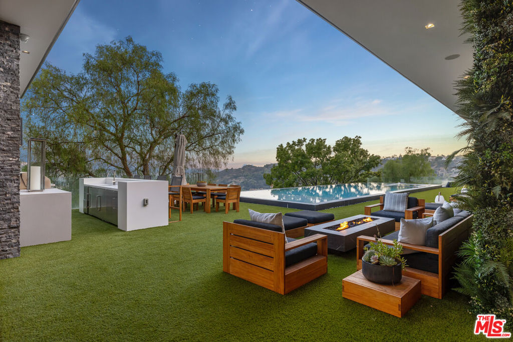 3000 Benedict Canyon Drive Property Photo 16