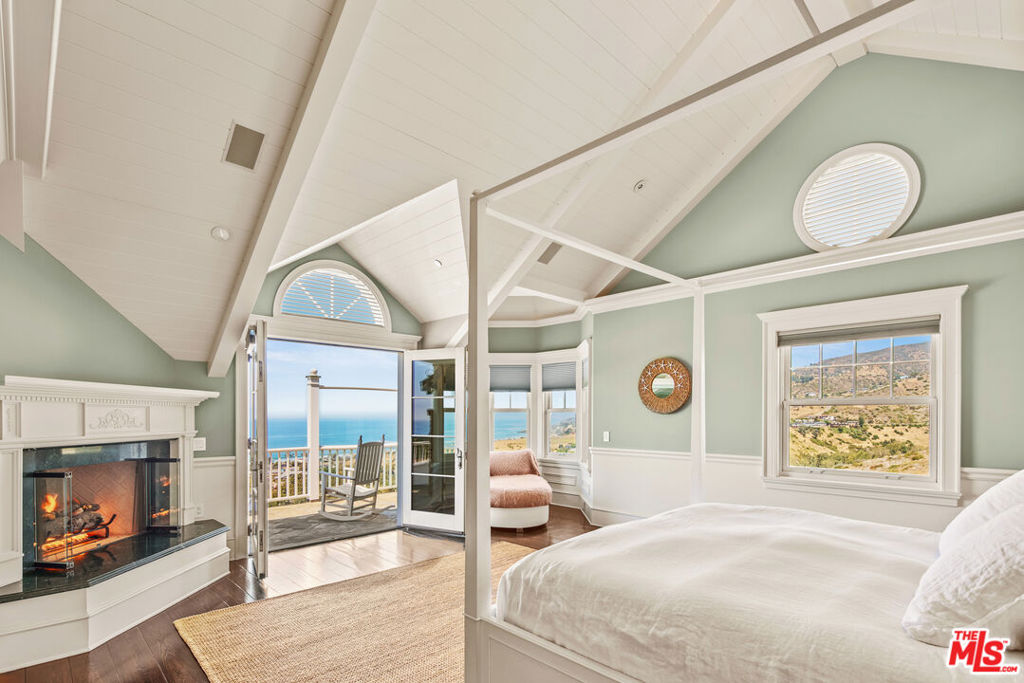 6277 Sea Star Drive Property Photo 16