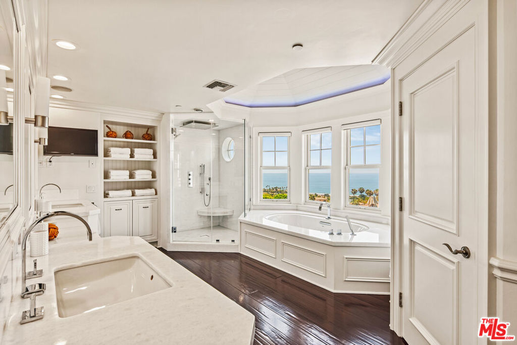 6277 Sea Star Drive Property Photo 18
