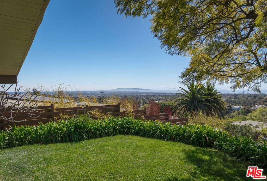 12421 Deerbrook Lane Property Photo 3