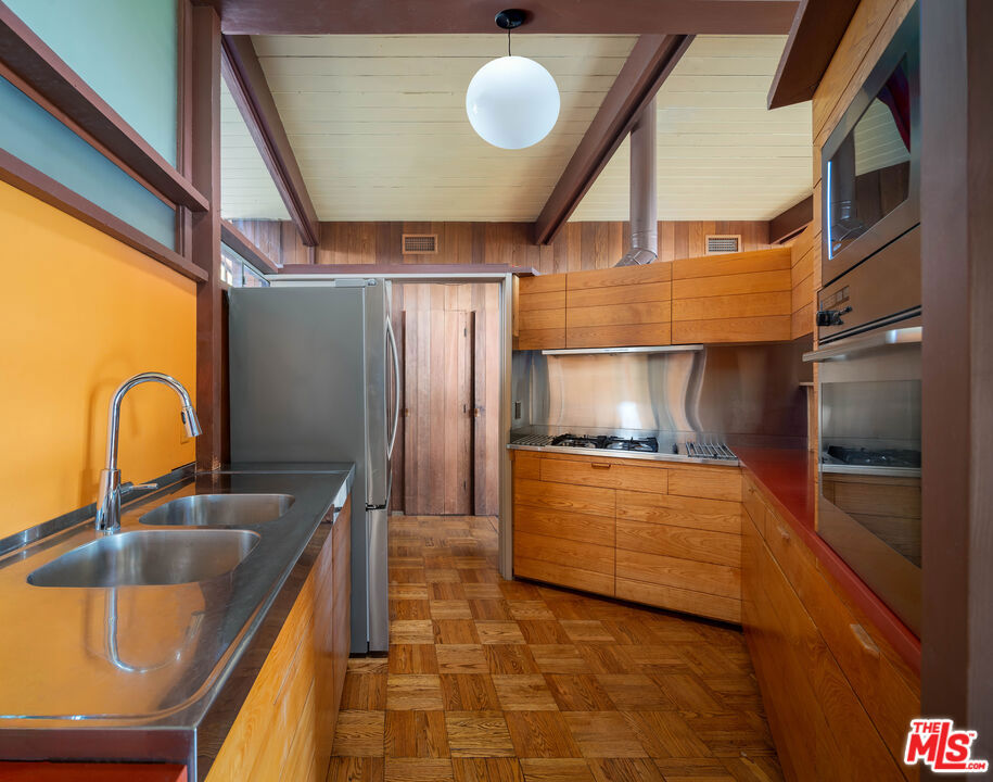 12421 Deerbrook Lane Property Photo 6