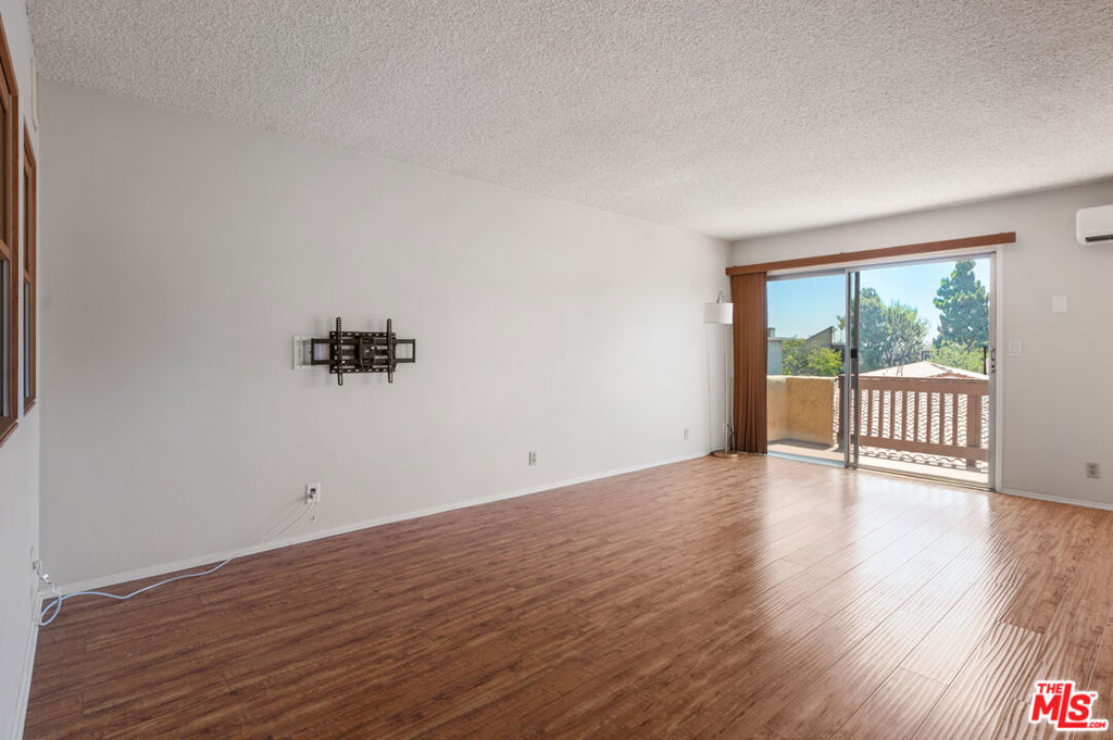 5950 Buckingham 610 Property Photo 5