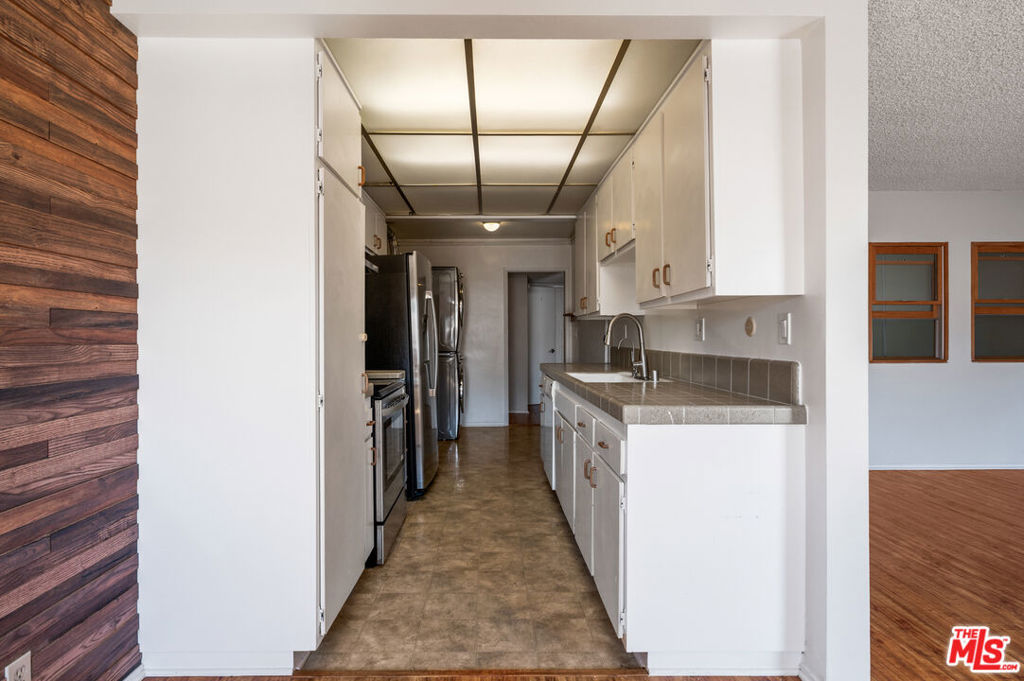 5950 Buckingham 610 Property Photo 24