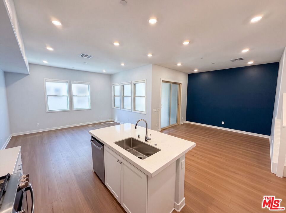 1718 Hollyleaf Terrace Property Photo 2