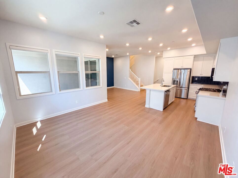 1718 Hollyleaf Terrace Property Photo 3