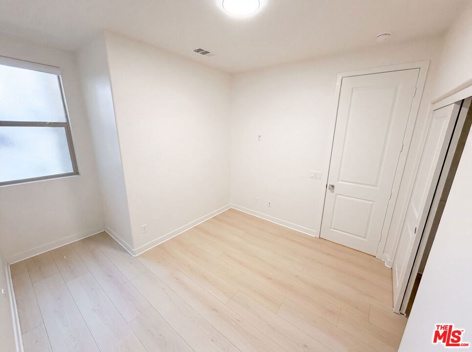 1718 Hollyleaf Terrace Property Photo 4