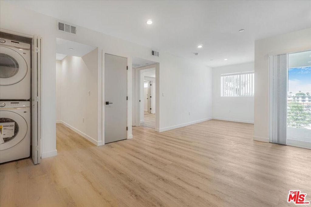 10918 Camarillo Street Property Photo 20
