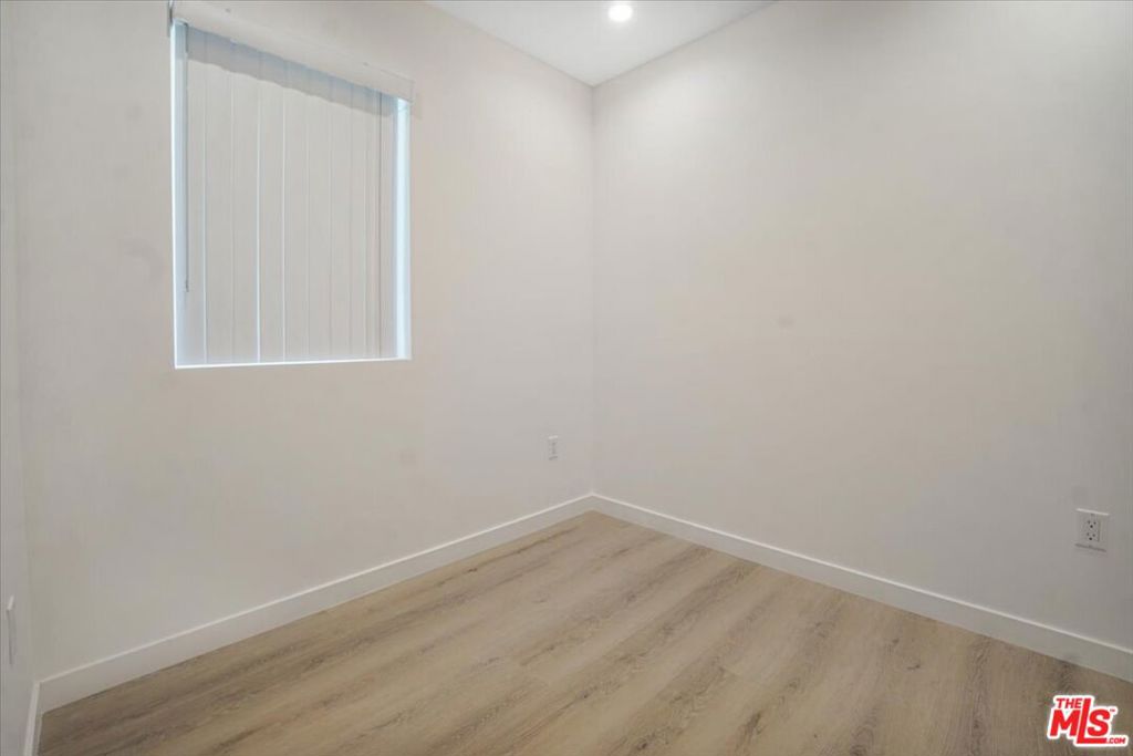 10918 Camarillo Street Property Photo 22