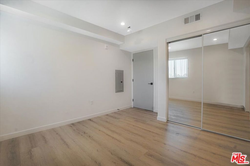 10918 Camarillo Street Property Photo 25