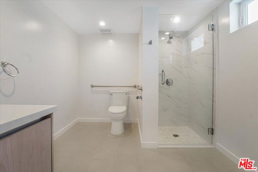 10918 Camarillo Street Property Photo 27