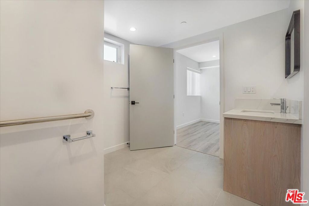 10918 Camarillo Street Property Photo 30