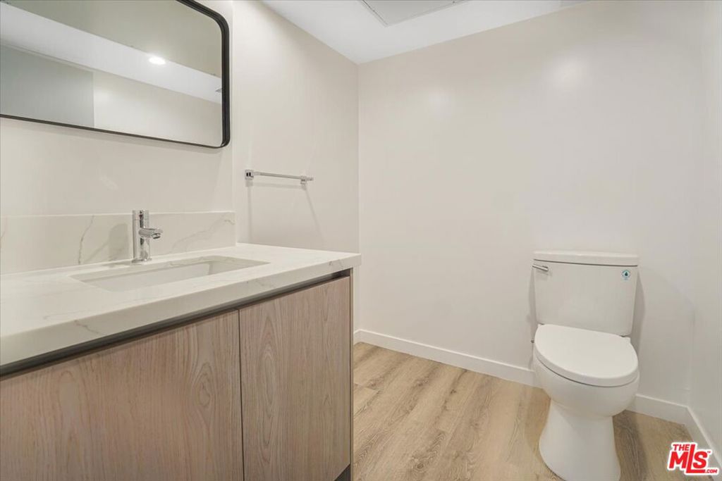 10918 Camarillo Street Property Photo 31