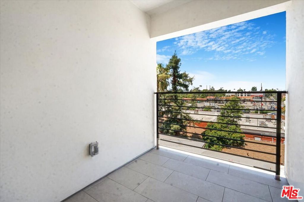 10918 Camarillo Street Property Photo 32