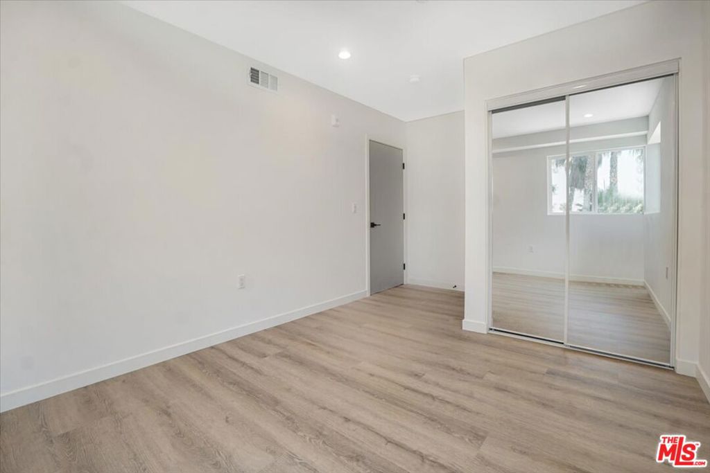 10918 Camarillo Street Property Photo 42